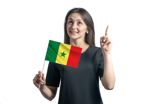 Jovem Mulher Branca Feliz Segurando Bandeira Senegal Aponta Polegares Isolados — Fotografia de Stock