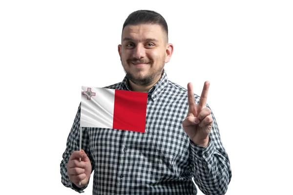 Vit Kille Som Håller Flagga Malta Och Visar Två Fingrar — Stockfoto