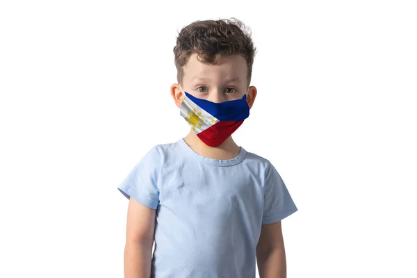 Pernapasan Dengan Bendera Filipina Anak Kulit Putih Mengenakan Masker Wajah — Stok Foto