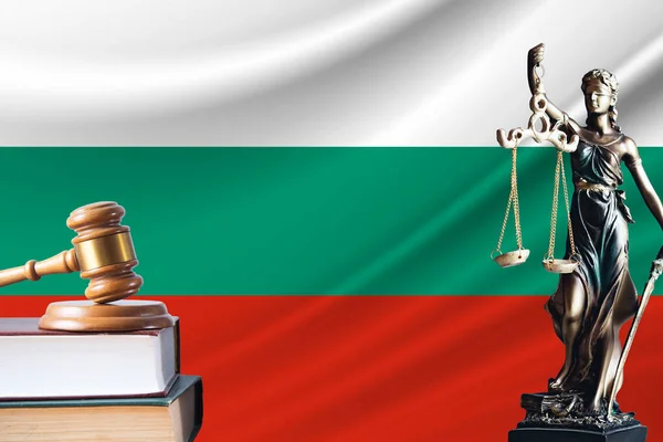 Bulgaristan Hukuk Adalet Onların Heykeli Hakimin Tokmağı Bulgaristan Bayrağının Arka — Stok fotoğraf