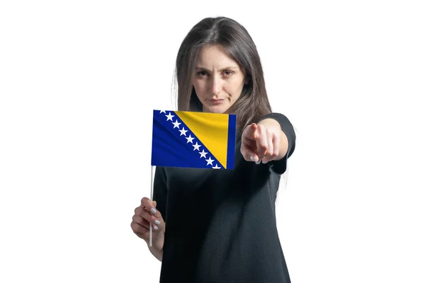 Gelukkige Jonge Blanke Vrouw Met Vlag Van Bosnië Herzegovina Wijst — Stockfoto