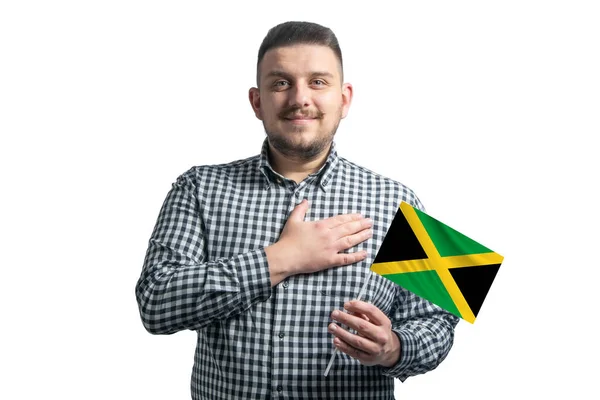 Blanke Man Met Een Vlag Van Jamaica Houdt Zijn Hand — Stockfoto