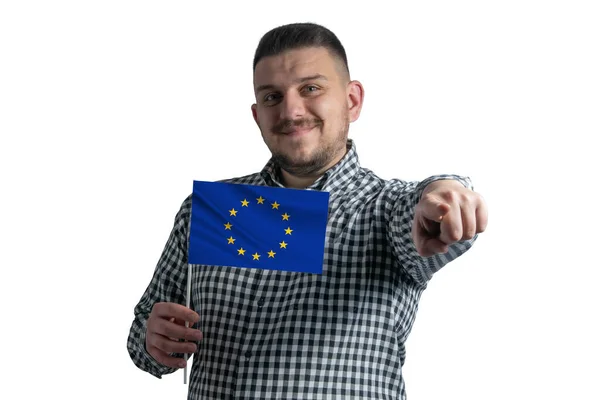 Hombre Blanco Sosteniendo Una Bandera Unión Europea Apunta Hacia Delante — Foto de Stock
