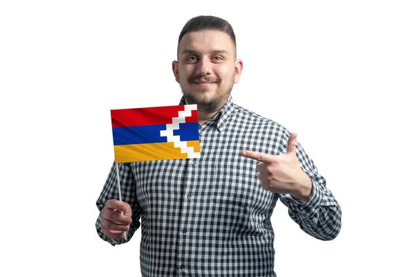 Белый Парень Флагом Нагорно Карабахской Республики Указывает Пальцем Другой Руки — стоковое фото