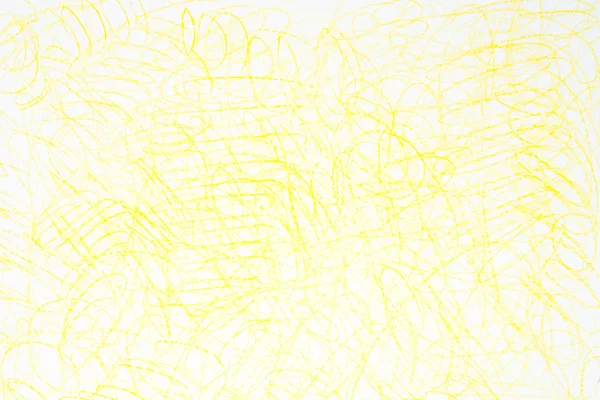 Griffes de crayon jaune sur papier blanc — Photo