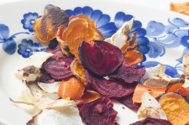 Kurutulmuş sebze cips