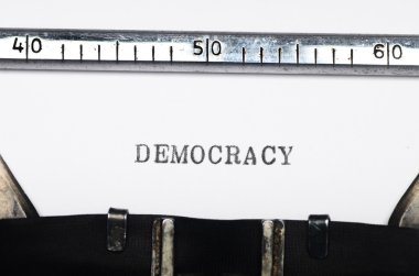 Daktiloda yazılmış Word demokrasi