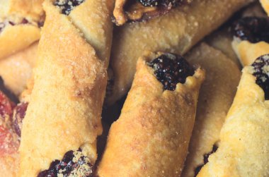 meyve reçelli kurabiye