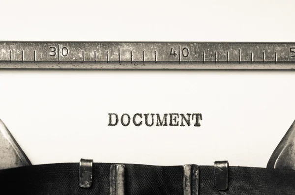 Wortdokument auf Schreibmaschine getippt — Stockfoto