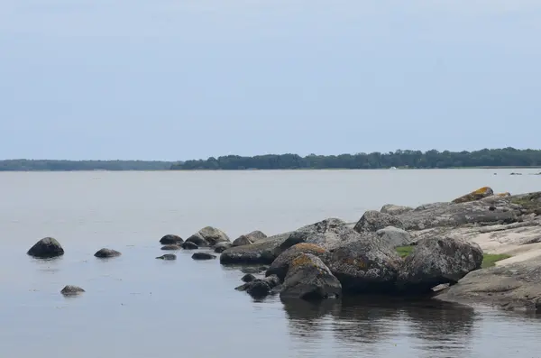 Piedras en el agua —  Fotos de Stock