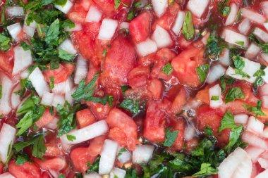 Taze domates sosu malzemeleri yakın plan.