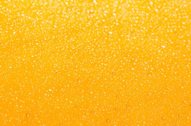 Cam zemin üzerinde su damlaları