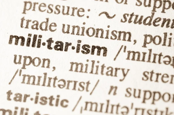 Ordbokens definition av ordet militarism — Stockfoto