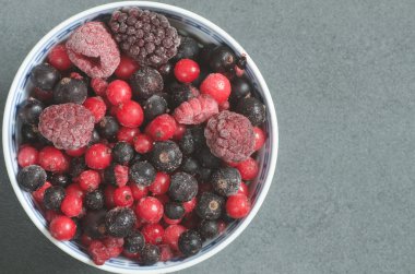 dondurulmuş karışık meyve 