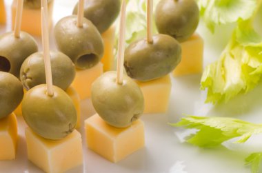 meze peynir ve zeytin ile 