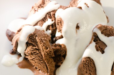 çikolatalı dondurma. 