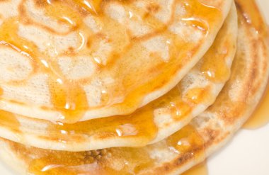 Akçaağaç şuruplu krep.