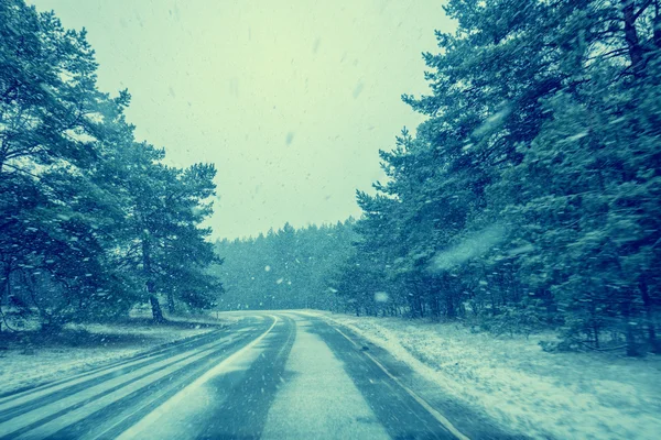 Winter snowy road — Stock Photo, Image