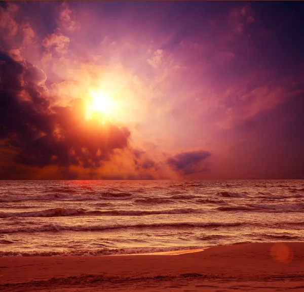 Sunset over the sea — Stock Photo, Image