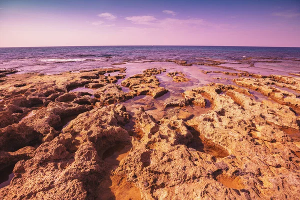 Rotskust Zomer Prachtige Zeegezicht Zonsondergang Het Strand — Stockfoto