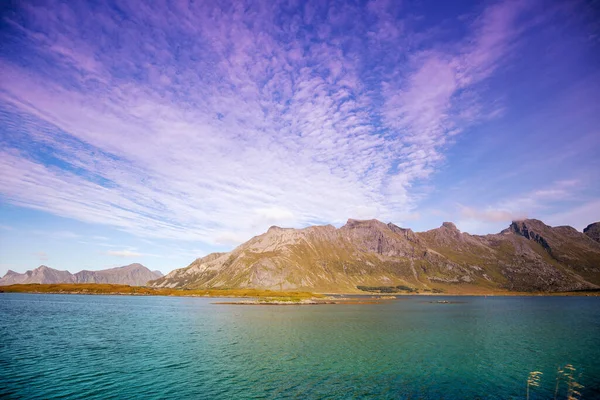 Vista Fiorde Mar Rochoso Com Céu Nublado Bela Natureza Noruega — Fotografia de Stock