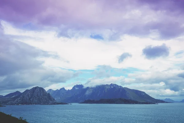 Vid Horisonten Klippor Havet Vackert Stenigt Havslandskap Kvällen Vild Natur — Stockfoto