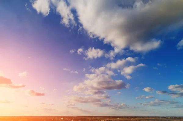 日没のカラフルな曇天 グラデーションの色 空のテクスチャ 抽象的な自然背景 — ストック写真