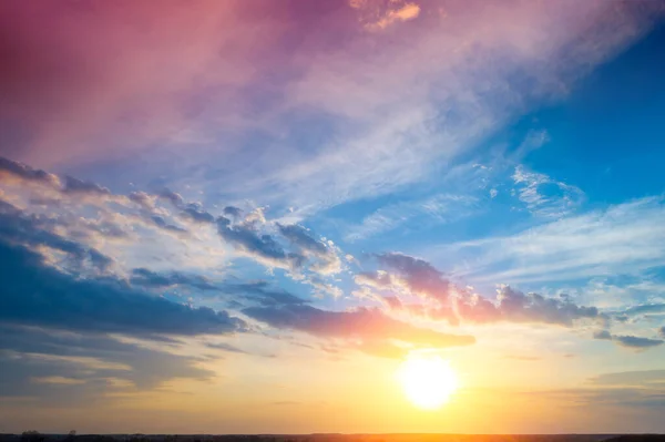 Kleurrijke Bewolkte Lucht Bij Zonsondergang Kleur Van Het Verloop Lucht — Stockfoto