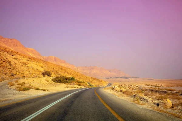 在以色列山路开车 沙漠景观 开车旅行 从早上的山水景观看风景 以色列 — 图库照片