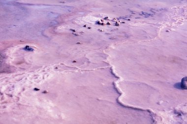 Ölü denizin soyut dokusu. Tuzlu deniz kıyısı. Doğa arkaplanı