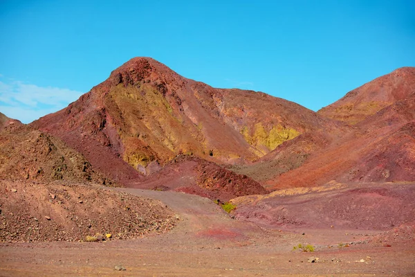 Kolorowe Góry Piaskowiec Pustyni Widok Samochodu — Zdjęcie stockowe