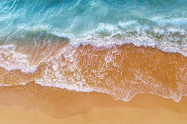 Deniz manzarası, kumlu sahil, kum ve su, üst manzara, soyut doğa manzarası