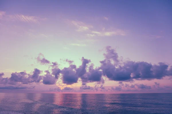 Vroege Ochtend Het Strand Roze Paarse Dageraad Boven Zee Pastelkleur — Stockfoto