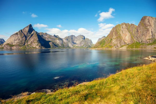 Klippig Havsstrand Kvällen Norges Vackra Natur Ett Pittoreskt Skandinaviskt Landskap — Stockfoto