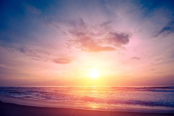 Zeegezicht Avond Zonsondergang Het Zandstrand Natuurlandschap — Stockfoto