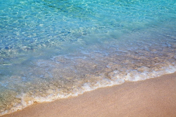 Deniz Manzaralı Kumlu Sahil Kum Sakin Deniz Berrak — Stok fotoğraf