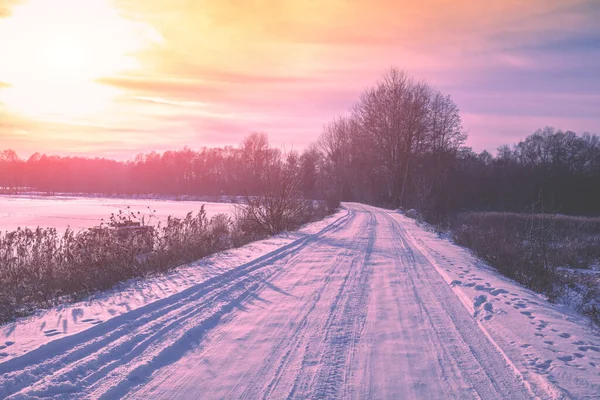 Rural Winter Landscape Sunrise Snow Covered Country Road Frozen Lake — Fotografia de Stock