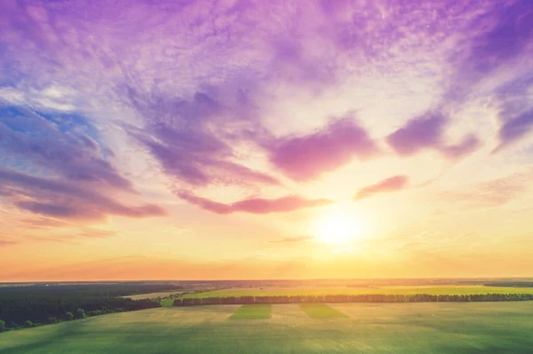 Vista Aerea Della Campagna Sera Cielo Nuvoloso Colorato Sui Campi — Foto Stock