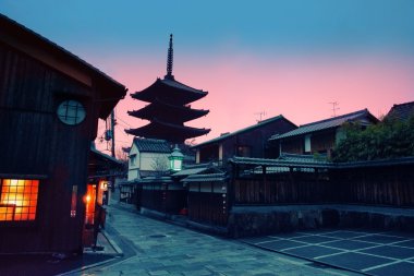 Güneş battıktan sonra Kyoto