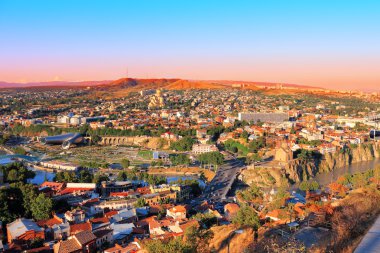 gün batımında Tiflis