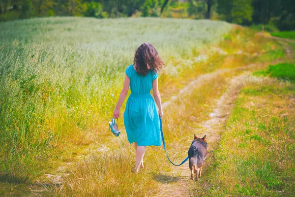 Mulher com cão — Fotografia de Stock