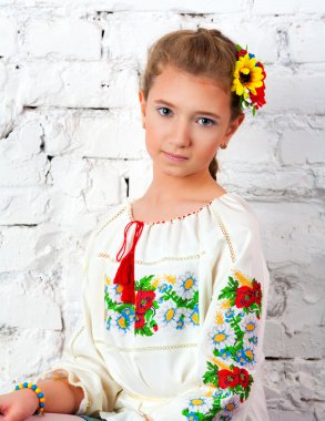 Kız mükemmel makyaj saç çiçekli ile