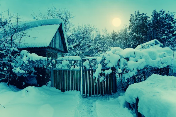 Paysage enneigé rural nocturne . — Photo