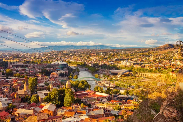 Tbilisi centro da cidade sobre o pôr do sol — Fotografia de Stock