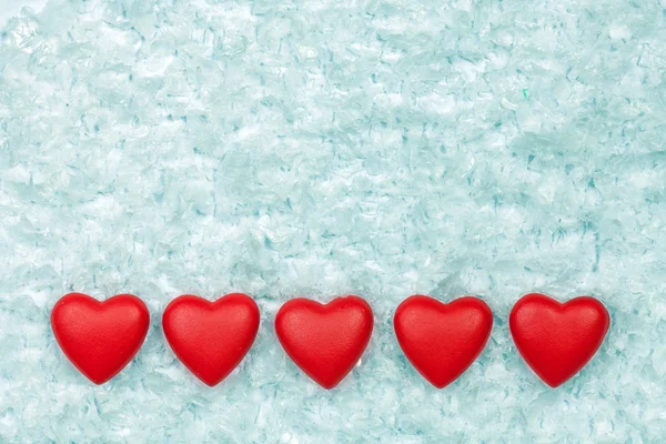 Corazones rojos en el hielo —  Fotos de Stock