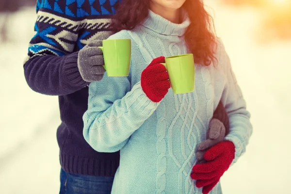 Couple  holding cups with tea outdoors — Stock Photo, Image