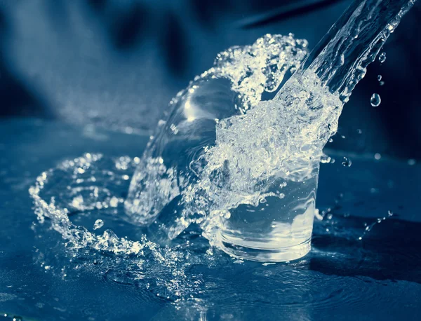 Splash water from glass — Stock Photo, Image