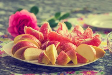 elma ve portakal dilimleri