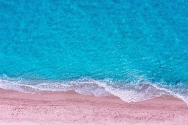 Deniz manzarası, kumlu sahil, kum ve su, üst manzara, soyut doğa manzarası