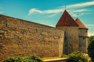 Vanalinn eski Tallin şehirde eski taş duvar,